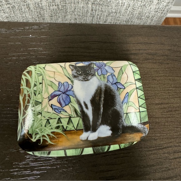 Persia Clayton Weirs Dresser Box. Licensed by Wild Wings. Hinged top. (13-O) - Picture 4 of 8